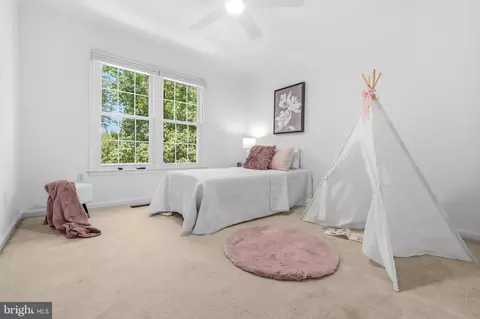 Bedroom - 2610 Paddock Gate Ct, Herndon, VA 20171 photo 4 of 9