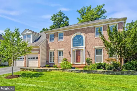 Exterior - 2610 Paddock Gate Ct, Herndon, VA 20171 photo 2 of 10