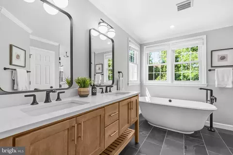 Bath - 2610 Paddock Gate Ct, Herndon, VA 20171 photo 1 of 6