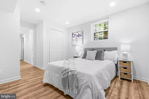 Bedroom - 2610 Paddock Gate Ct, Herndon, VA 20171 photo 8 of 9