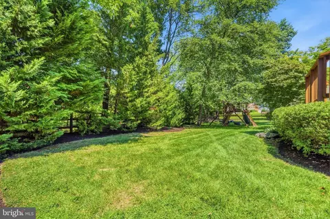 Exterior - 2610 Paddock Gate Ct, Herndon, VA 20171 photo 9 of 10