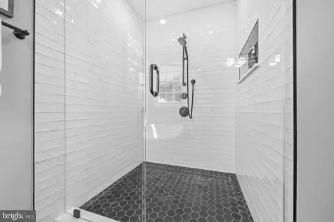 Bath - 2610 Paddock Gate Ct, Herndon, VA 20171 photo 3 of 6