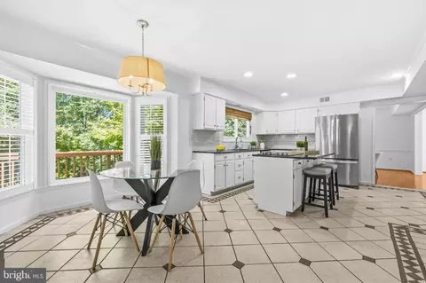 Kitchen - 2610 Paddock Gate Ct, Herndon, VA 20171 photo 5 of 6