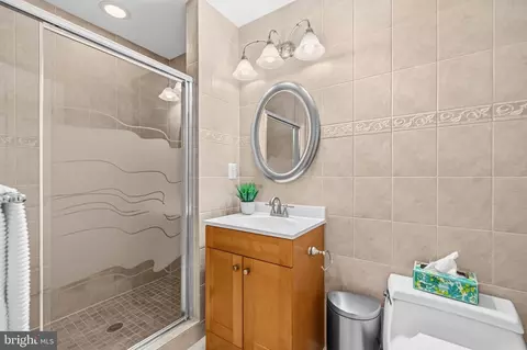 Bath - 2610 Paddock Gate Ct, Herndon, VA 20171 photo 6 of 6