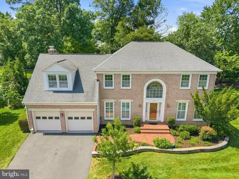 Exterior - 2610 Paddock Gate Ct, Herndon, VA 20171 photo 3 of 10
