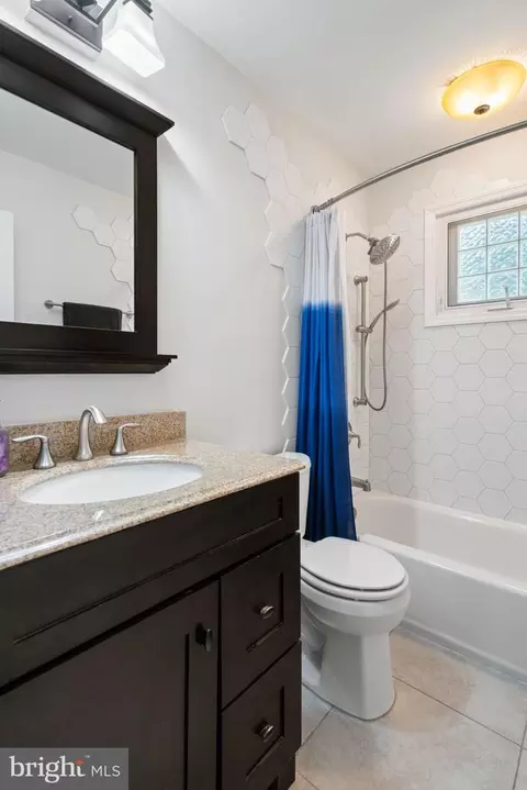 Bath - 9202 Setter Pl, Springfield, VA 22153 photo 4 of 5