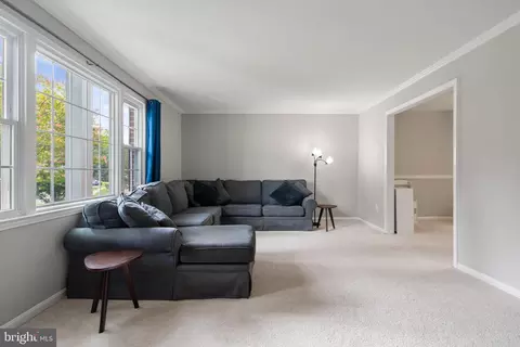Living - 9202 Setter Pl, Springfield, VA 22153 photo 1 of 4