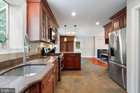 Kitchen - 9202 Setter Pl, Springfield, VA 22153 photo 2 of 4