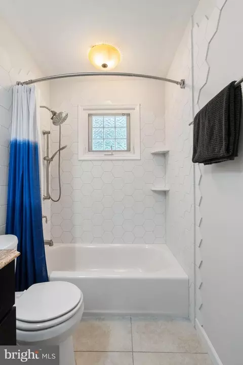Bath - 9202 Setter Pl, Springfield, VA 22153 photo 5 of 5