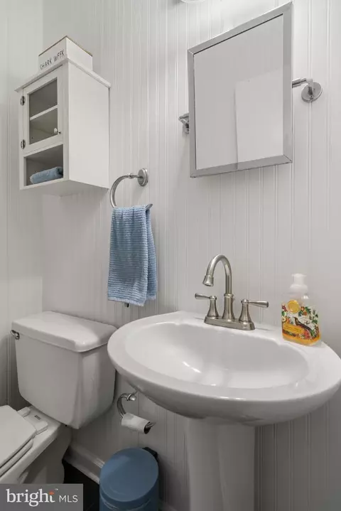 Bath - 9202 Setter Pl, Springfield, VA 22153 photo 1 of 5