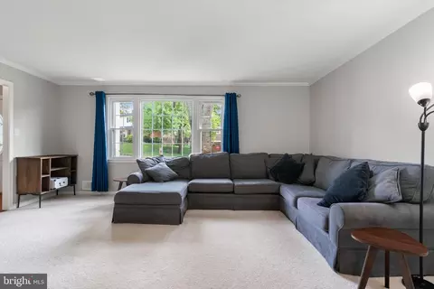 Living - 9202 Setter Pl, Springfield, VA 22153 photo 4 of 4