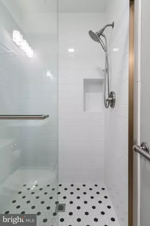Bath - 9202 Setter Pl, Springfield, VA 22153 photo 3 of 5