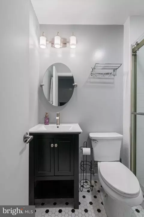 Bath - 9202 Setter Pl, Springfield, VA 22153 photo 2 of 5