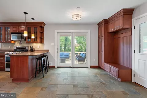 Entry Way - 9202 Setter Pl, Springfield, VA 22153 photo 3 of 4