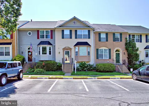 5545 Stroud Ct, Centreville, VA 20120