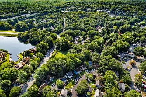 View/Area - 2085 Cobblestone Ln, Reston, VA 20191 photo 3 of 5