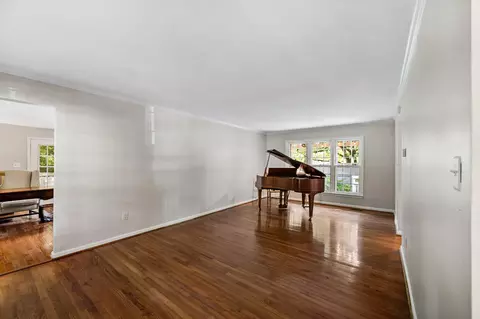 Living - 2085 Cobblestone Ln, Reston, VA 20191 photo 3 of 5