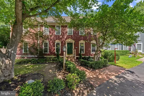 Exterior - 2085 Cobblestone Ln, Reston, VA 20191 photo 15 of 18