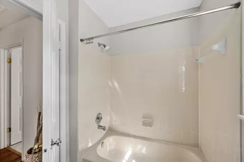 Bath - 2085 Cobblestone Ln, Reston, VA 20191 photo 8 of 8