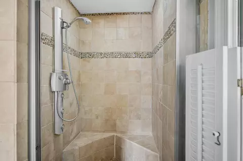 Bath - 2085 Cobblestone Ln, Reston, VA 20191 photo 4 of 8