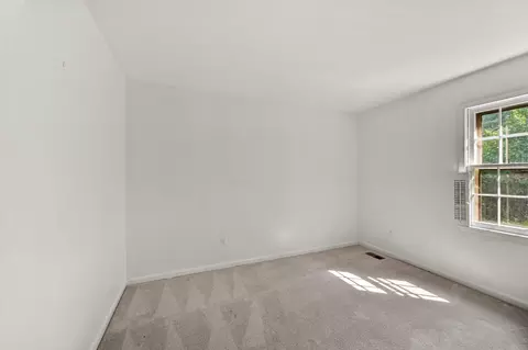 Bedroom - 2085 Cobblestone Ln, Reston, VA 20191 photo 6 of 7