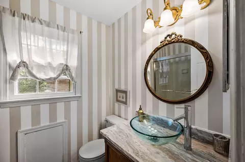 Bath - 2085 Cobblestone Ln, Reston, VA 20191 photo 5 of 8