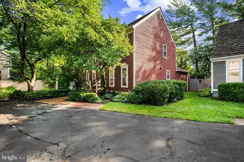 Exterior - 2085 Cobblestone Ln, Reston, VA 20191 photo 7 of 18