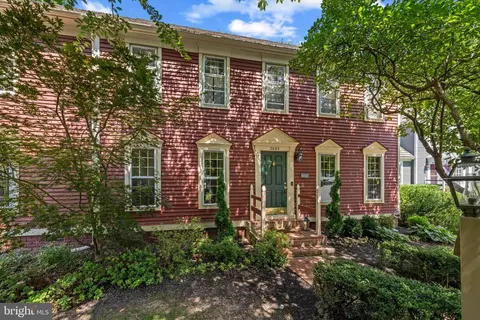 Exterior - 2085 Cobblestone Ln, Reston, VA 20191 photo 12 of 18
