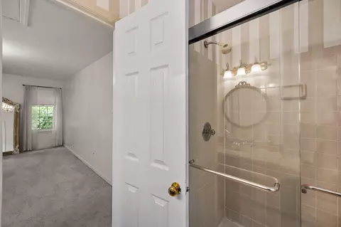 Bath - 2085 Cobblestone Ln, Reston, VA 20191 photo 6 of 8