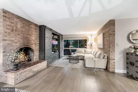Living - 11211 Wedge Dr, Reston, VA 20190 photo 2 of 3