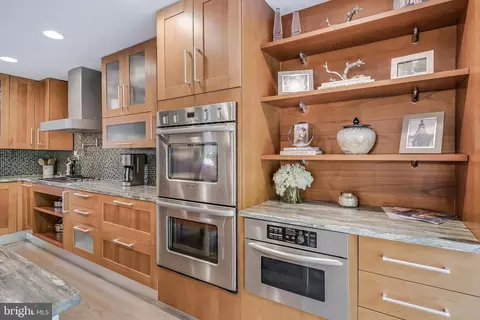 Kitchen - 11211 Wedge Dr, Reston, VA 20190 photo 4 of 10