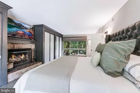 Bedroom - 11211 Wedge Dr, Reston, VA 20190 photo 5 of 7