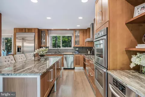 Kitchen - 11211 Wedge Dr, Reston, VA 20190 photo 3 of 10