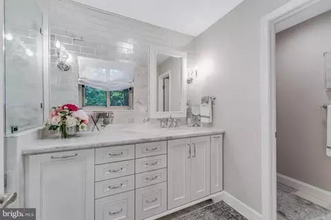 Bath - 11211 Wedge Dr, Reston, VA 20190 photo 5 of 7