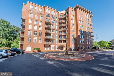 4480 Market Commons Dr #416, Fairfax, VA 22033