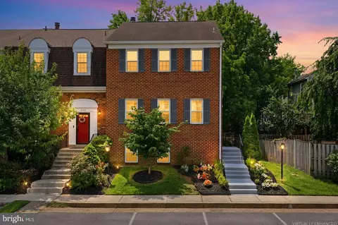 3126 Valentino Ct, Oakton, VA 22124