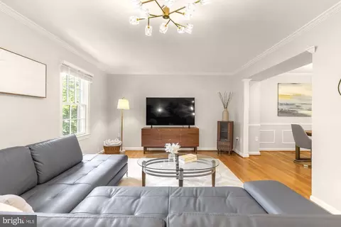 Living - 7357 Eldorado Ct, Mclean, VA 22102 photo 3 of 6