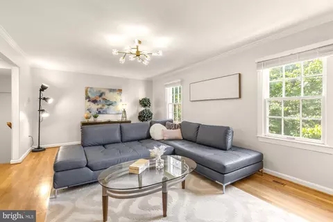 Living - 7357 Eldorado Ct, Mclean, VA 22102 photo 4 of 6
