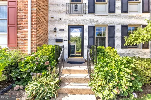 Exterior - 7357 Eldorado Ct, Mclean, VA 22102 photo 2 of 6