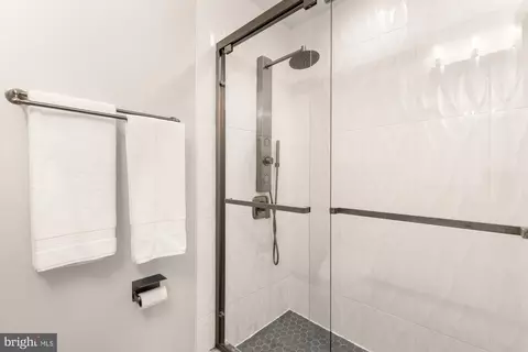 Bath - 7357 Eldorado Ct, Mclean, VA 22102 photo 3 of 7