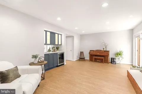 Living - 7357 Eldorado Ct, Mclean, VA 22102 photo 6 of 6