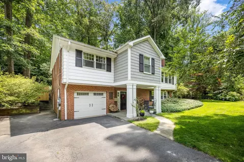 3609 Whispering Ln, Falls Church, VA 22041