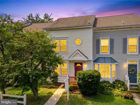 6645 Medinah Ln, Alexandria, VA 22312
