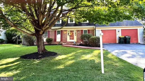 5710 Mackenzie St, Centreville, VA 20120