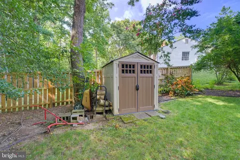 Exterior - 8109 Overton Ct, Springfield, VA 22153 photo 17 of 25
