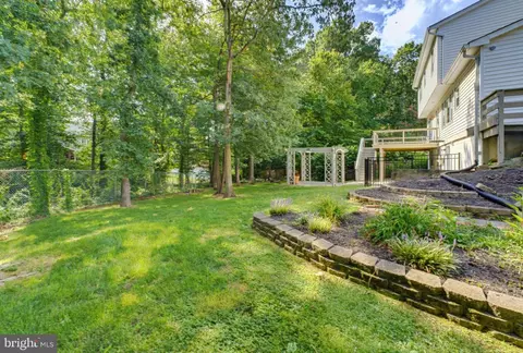 Exterior - 8109 Overton Ct, Springfield, VA 22153 photo 9 of 25