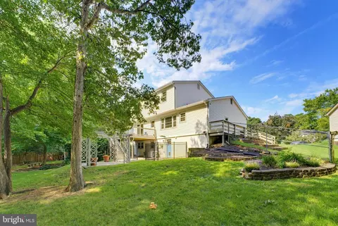 Exterior - 8109 Overton Ct, Springfield, VA 22153 photo 11 of 25