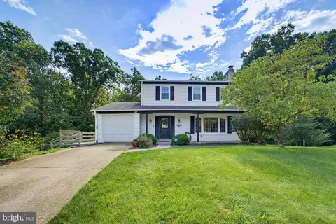 Exterior - 8109 Overton Ct, Springfield, VA 22153 photo 5 of 25