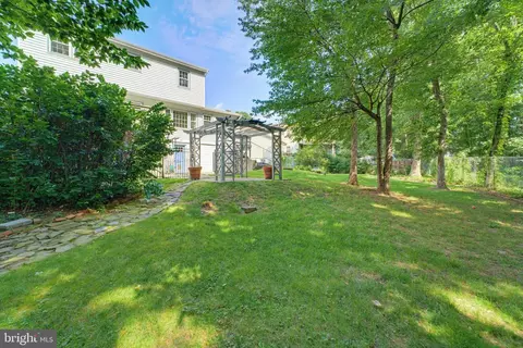 Exterior - 8109 Overton Ct, Springfield, VA 22153 photo 13 of 25