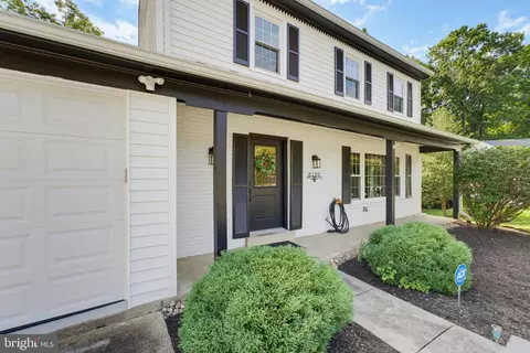 Exterior - 8109 Overton Ct, Springfield, VA 22153 photo 3 of 25